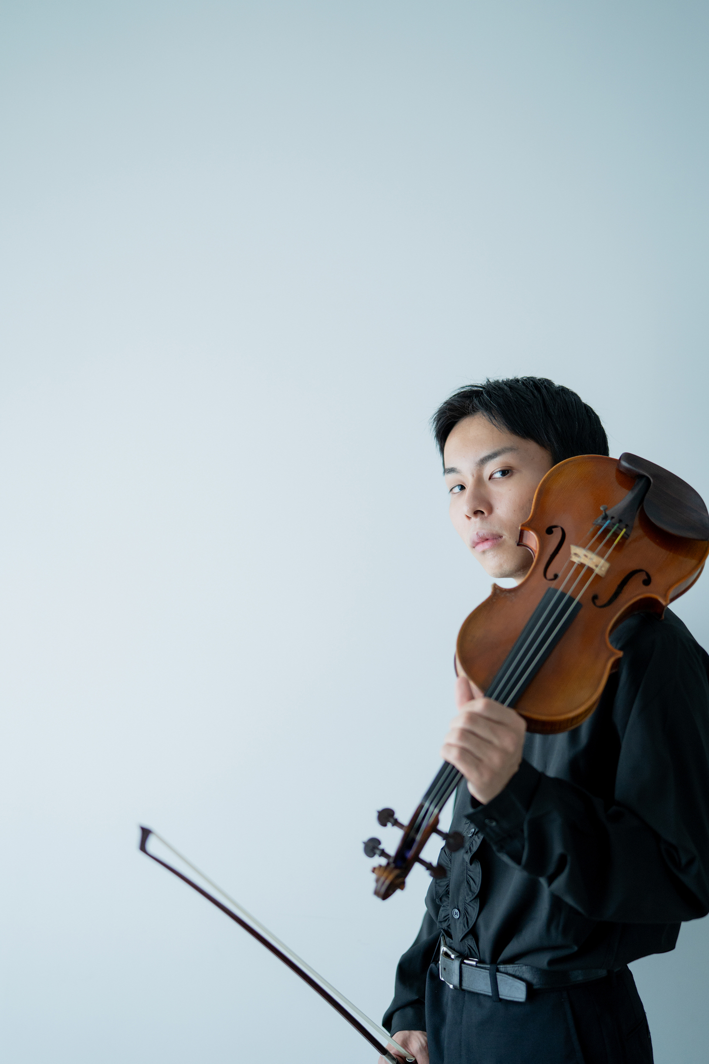 バイオリン演奏家のプロフィール写真｜フォトスタジオ